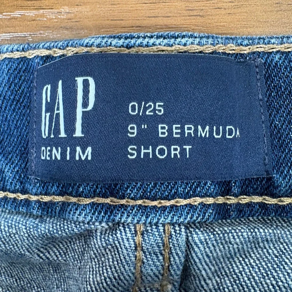 GAP Bermuda Shorts Womens 0 Blue Dark Wash Stretch Denim 11 Inch Inseam Indie